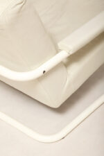 Masywny niski fotel wypoczynkowy w stylu Bauhaus na metalowej rurowej ramie obity białą/ecru skórą naturalną, projekt Jan des Bouvrie dla Gelderland, Model 4751, Holandia, lata 80. - obrazek 62