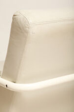 Masywny niski fotel wypoczynkowy w stylu Bauhaus na metalowej rurowej ramie obity białą/ecru skórą naturalną, projekt Jan des Bouvrie dla Gelderland, Model 4751, Holandia, lata 80. - obrazek 68