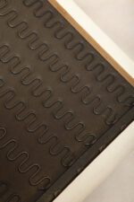 Masywny niski fotel wypoczynkowy w stylu Bauhaus na metalowej rurowej ramie obity białą/ecru skórą naturalną, projekt Jan des Bouvrie dla Gelderland, Model 4751, Holandia, lata 80. - obrazek 70