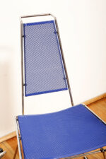 Komplet czterech krzeseł stołowych z siedziskami i oparciami z blachy perforowanej w czterech różnych kolorach osadzonymi na metalowych chromowanych rurkach, Rolf Rahmlow, Niemcy, lata 80. - obrazek 44