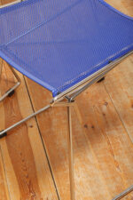 Komplet czterech krzeseł stołowych z siedziskami i oparciami z blachy perforowanej w czterech różnych kolorach osadzonymi na metalowych chromowanych rurkach, Rolf Rahmlow, Niemcy, lata 80. - obrazek 17