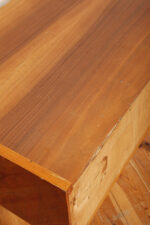 Masywny prostokątny orzechowy z klonowymi wstawkami stolik pomocnik/stolik RTV/stolik pod radio/szafka w połysku z dodatkową półką pod górnym blatem, Bilea, Rumunia, lata 60. - obrazek 8