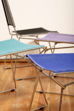 Komplet czterech krzeseł stołowych z siedziskami i oparciami z blachy perforowanej w czterech różnych kolorach osadzonymi na metalowych chromowanych rurkach, Rolf Rahmlow, Niemcy, lata 80. - obrazek 15