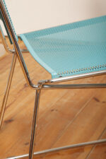 Komplet czterech krzeseł stołowych z siedziskami i oparciami z blachy perforowanej w czterech różnych kolorach osadzonymi na metalowych chromowanych rurkach, Rolf Rahmlow, Niemcy, lata 80. - obrazek 10