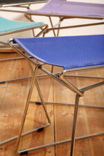 Komplet czterech krzeseł stołowych z siedziskami i oparciami z blachy perforowanej w czterech różnych kolorach osadzonymi na metalowych chromowanych rurkach, Rolf Rahmlow, Niemcy, lata 80. - obrazek 8