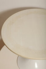 Masywny i ciężki stolik kawowy/ pomocnik typu "Tulip" z okrągłym kamiennym/marmurowym blatem na metalowej rozszerzającej się do dołu nodze w stylu projektów Eero Saarinena, Space Age, Włochy, lata 70. - obrazek 24