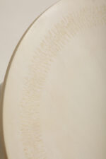 Masywny i ciężki stolik kawowy/ pomocnik typu "Tulip" z okrągłym kamiennym/marmurowym blatem na metalowej rozszerzającej się do dołu nodze w stylu projektów Eero Saarinena, Space Age, Włochy, lata 70. - obrazek 47