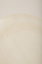 Masywny i ciężki stolik kawowy/ pomocnik typu "Tulip" z okrągłym kamiennym/marmurowym blatem na metalowej rozszerzającej się do dołu nodze w stylu projektów Eero Saarinena, Space Age, Włochy, lata 70. - obrazek 40