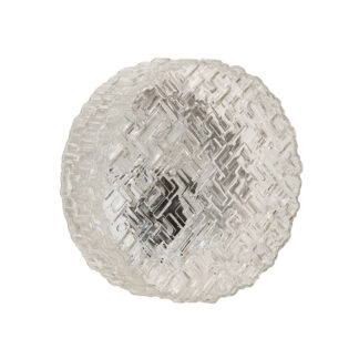 Szklany jednopunktowy okrągły przezroczysto lodowy kinkiet/lampa ścienna "Matrix" z geometrycznym i minimalistycznym wzorem osadzony na metalowej białej obejmie, Niemcy, lata 70.