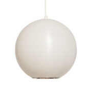 Jednopunktowa mlecznobiała lampa sufitowa z tworzywa w kształcie kuli z aluminiowym srebrnym odbłyśnikiem na dole, Philips, Holandia, lata 90.