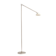 Srebrna minimalistyczna jednopunktowa metalowa lampa podłogowa z ruchomym ramieniem i szklanym mlecznobiałym kloszem w kształcie stożka, Pola Amstelveen, Holandia, lata 80.