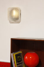 Szklany masywny fakturowy przeźroczysto lodowy kwadratowy jednopunktowy kinkiet/lampa ścienna z czarnym uchwytem z tworzywa, RZB (Rudolf Zimmermann Bamberg) Leuchten, Niemcy, lata 70. - obrazek 12