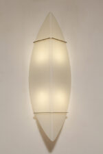 Bardzo duża (70 cm) dwupunktowa lampa ścienna/kinkiet w kształcie półksiężyca ze szklanym matowym mlecznobiałym dwuwarstwowym kloszem, Metal-Lux, Włochy, około 2000 roku - obrazek 11