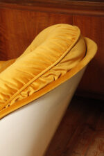 Szeroki fotel z podnóżkiem w stylu Space Age/Mid Century Modern w żółtym welurowym obiciu na białych lekkich cokołach z włókna szklanego, Włochy, lata 60. - obrazek 12