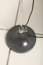 Dwupunktowa filigranowa lampa podłogowa z regulowaną wysokością jasnoszarego klosza z lekkiego półprzepuszczalnego tworzywa/akrylu i metalową grafitową podstawą, Space Age, Gepo, Holandia, lata 70. - obrazek 11