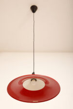 Czerwona metalowa jednopunktowa skandynawska lampa wisząca/sufitowa z czarnym uchwytem nad kloszem i czarną podsufitką, firma Decembre, Finlandia, lata 90. - obrazek 12