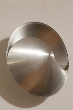 Srebrny lekki jednopunktowy kinkiet/lampa ścienna ze szczotkowanego aluminium "Yin-Yang" TYP C1636, projekt Hermiana Sneydersa de Vogel dla Raak Amsterdam, Holandia, lata 70. - obrazek 12