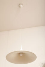 Duża (47 cm) biała metalowa jednopunktowa skandynawska lampa sufitowa/wisząca typu "Kapelusz Wiedźmy", Fog & Mørup, Dania, lata 70. - obrazek 12