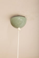 Jasnozielona metalowa jednopunktowa lampa wisząca/sufitowa  w kształcie kopuły, Polska, lata 80. - obrazek 12