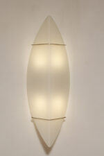 Bardzo duża (70 cm) dwupunktowa lampa ścienna/kinkiet w kształcie półksiężyca ze szklanym matowym mlecznobiałym dwuwarstwowym kloszem, Metal-Lux, Włochy, około 2000 roku - obrazek 13