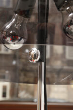 Dwupunktowa filigranowa lampa podłogowa z regulowaną wysokością jasnoszarego klosza z lekkiego półprzepuszczalnego tworzywa/akrylu i metalową grafitową podstawą, Space Age, Gepo, Holandia, lata 70. - obrazek 13