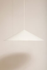 Bardzo duża (64,5 cm) biała minimalistyczna metalowa skandynawska jednopunktowa lampa wisząca, projekt Claus Bonderup i Torsten Thorup dla firmy Focus, Dania, lata 70/80. - obrazek 13