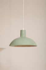 Jasnozielona metalowa jednopunktowa lampa wisząca/sufitowa  w kształcie kopuły, Polska, lata 80. - obrazek 13