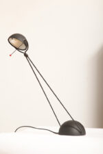 Czarna matowa jednopunktowa metalowa lampa biurkowa "Meridiana" z ruchomym ramieniem i kloszem, projekt Paolo Piva dla Stefano Cevoli, Włochy, wzór z 1983 roku - obrazek 13