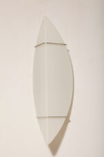Bardzo duża (70 cm) dwupunktowa lampa ścienna/kinkiet w kształcie półksiężyca ze szklanym matowym mlecznobiałym dwuwarstwowym kloszem, Metal-Lux, Włochy, około 2000 roku - obrazek 14