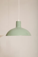 Jasnozielona metalowa jednopunktowa lampa wisząca/sufitowa  w kształcie kopuły, Polska, lata 80. - obrazek 14