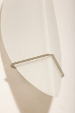 Bardzo duża (70 cm) dwupunktowa lampa ścienna/kinkiet w kształcie półksiężyca ze szklanym matowym mlecznobiałym dwuwarstwowym kloszem, Metal-Lux, Włochy, około 2000 roku - obrazek 17