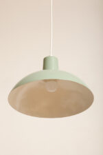 Jasnozielona metalowa jednopunktowa lampa wisząca/sufitowa  w kształcie kopuły, Polska, lata 80. - obrazek 17