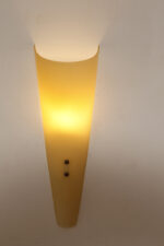Duża (42 cm)smukła lampa ścienna/kinkiet ze szklanym dwuwarstwowym  jasnożółtym matowym kloszem osadzonym na metalowej oprawie, Steinhauer, Holandia, po 2000 roku - obrazek 19
