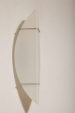 Bardzo duża (70 cm) dwupunktowa lampa ścienna/kinkiet w kształcie półksiężyca ze szklanym matowym mlecznobiałym dwuwarstwowym kloszem, Metal-Lux, Włochy, około 2000 roku - obrazek 18