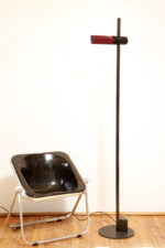 Smukła metalowa postmodernistyczna czarna lampa podłogowa Collona (Caltha) z regulowaną wysokością burgundowej głowicy, Gianfranco Frattini dla firmy Luci, Włochy, projekt z 1981 roku - obrazek 34