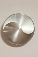 Srebrny lekki jednopunktowy kinkiet/lampa ścienna ze szczotkowanego aluminium "Yin-Yang" TYP C1636, projekt Hermiana Sneydersa de Vogel dla Raak Amsterdam, Holandia, lata 70. - obrazek 19