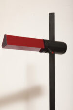 Smukła metalowa postmodernistyczna czarna lampa podłogowa Collona (Caltha) z regulowaną wysokością burgundowej głowicy, Gianfranco Frattini dla firmy Luci, Włochy, projekt z 1981 roku - obrazek 33