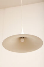 Duża (47 cm) biała metalowa jednopunktowa skandynawska lampa sufitowa/wisząca typu "Kapelusz Wiedźmy", Fog & Mørup, Dania, lata 70. - obrazek 20