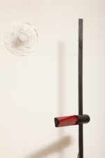 Smukła metalowa postmodernistyczna czarna lampa podłogowa Collona (Caltha) z regulowaną wysokością burgundowej głowicy, Gianfranco Frattini dla firmy Luci, Włochy, projekt z 1981 roku - obrazek 32