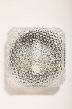 Szklany masywny fakturowy przeźroczysto lodowy kwadratowy jednopunktowy kinkiet/lampa ścienna z czarnym uchwytem z tworzywa, RZB (Rudolf Zimmermann Bamberg) Leuchten, Niemcy, lata 70. - obrazek 3