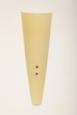 Duża (42 cm)smukła lampa ścienna/kinkiet ze szklanym dwuwarstwowym  jasnożółtym matowym kloszem osadzonym na metalowej oprawie, Steinhauer, Holandia, po 2000 roku - obrazek 2