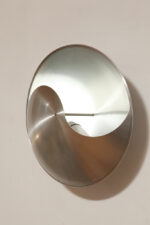 Srebrny lekki jednopunktowy kinkiet/lampa ścienna ze szczotkowanego aluminium "Yin-Yang" TYP C1636, projekt Hermiana Sneydersa de Vogel dla Raak Amsterdam, Holandia, lata 70. - obrazek 21