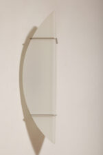 Bardzo duża (70 cm) dwupunktowa lampa ścienna/kinkiet w kształcie półksiężyca ze szklanym matowym mlecznobiałym dwuwarstwowym kloszem, Metal-Lux, Włochy, około 2000 roku - obrazek 22