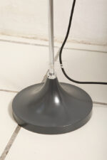 Dwupunktowa filigranowa lampa podłogowa z regulowaną wysokością jasnoszarego klosza z lekkiego półprzepuszczalnego tworzywa/akrylu i metalową grafitową podstawą, Space Age, Gepo, Holandia, lata 70. - obrazek 22