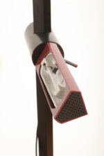 Smukła metalowa postmodernistyczna czarna lampa podłogowa Collona (Caltha) z regulowaną wysokością burgundowej głowicy, Gianfranco Frattini dla firmy Luci, Włochy, projekt z 1981 roku - obrazek 29