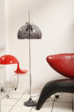 Dwupunktowa filigranowa lampa podłogowa z regulowaną wysokością jasnoszarego klosza z lekkiego półprzepuszczalnego tworzywa/akrylu i metalową grafitową podstawą, Space Age, Gepo, Holandia, lata 70. - obrazek 23