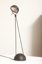 Czarna matowa jednopunktowa metalowa lampa biurkowa "Meridiana" z ruchomym ramieniem i kloszem, projekt Paolo Piva dla Stefano Cevoli, Włochy, wzór z 1983 roku - obrazek 23