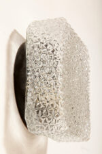 Szklany masywny fakturowy przeźroczysto lodowy kwadratowy jednopunktowy kinkiet/lampa ścienna z czarnym uchwytem z tworzywa, RZB (Rudolf Zimmermann Bamberg) Leuchten, Niemcy, lata 70. - obrazek 24