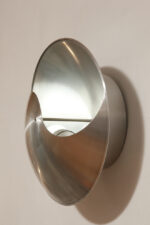 Srebrny lekki jednopunktowy kinkiet/lampa ścienna ze szczotkowanego aluminium "Yin-Yang" TYP C1636, projekt Hermiana Sneydersa de Vogel dla Raak Amsterdam, Holandia, lata 70. - obrazek 24