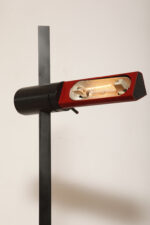 Smukła metalowa postmodernistyczna czarna lampa podłogowa Collona (Caltha) z regulowaną wysokością burgundowej głowicy, Gianfranco Frattini dla firmy Luci, Włochy, projekt z 1981 roku - obrazek 27